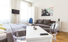 Design Apartments I Contactless Check-In